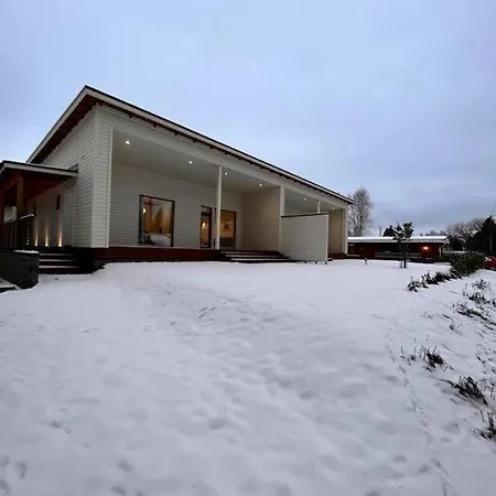 아파트 Cozy House Nearby The Services