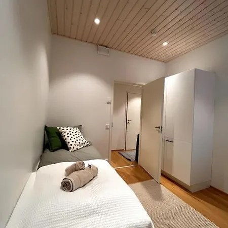 Cozy House Nearby The Services *