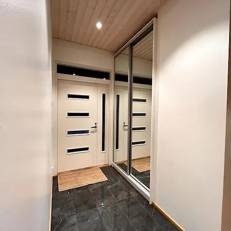 Cozy House Nearby The Services 아파트